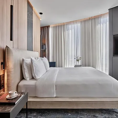 Crowne Plaza By Ihg Hotel 5*