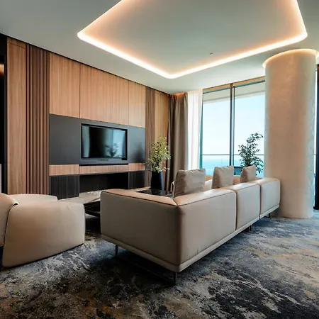 Crowne Plaza By Ihg ホテル
