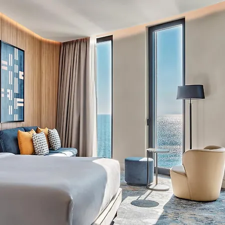 Crowne Plaza By Ihg ホテル