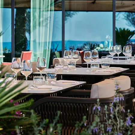 Crowne Plaza By Ihg