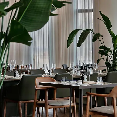 Crowne Plaza By Ihg 5*