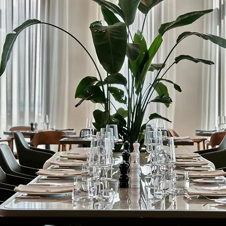 Crowne Plaza By Ihg
