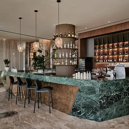 ホテル Crowne Plaza By Ihg ドゥラス