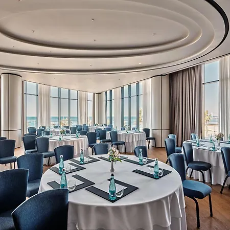 Crowne Plaza By Ihg 5*