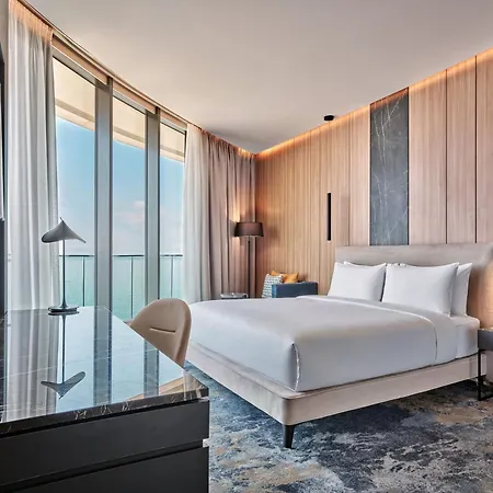 Crowne Plaza By Ihg 5*